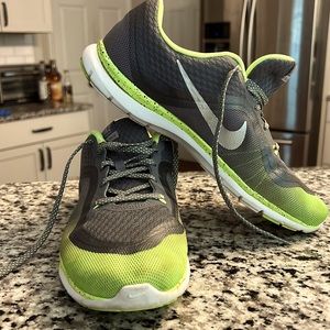 Nike Women’s Flex Trainer 6-size 9